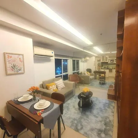Bgc Taguig Cozy 2 Bedroom Loft, With Stunning Bgc Skyline View!